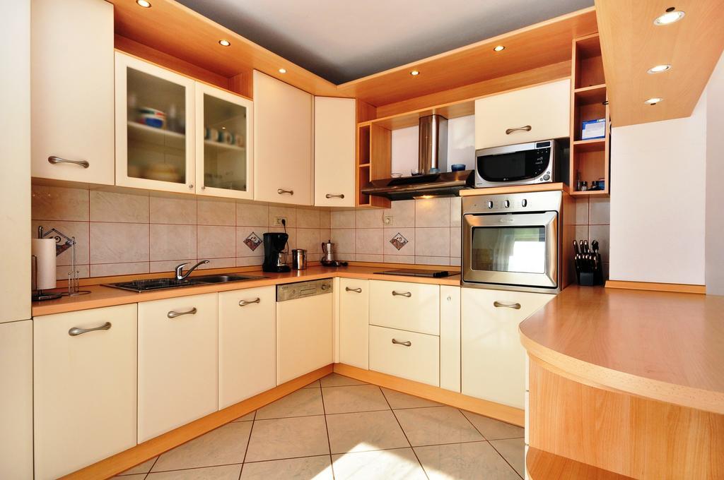 Apartment Luxury Cream Kaštela الغرفة الصورة