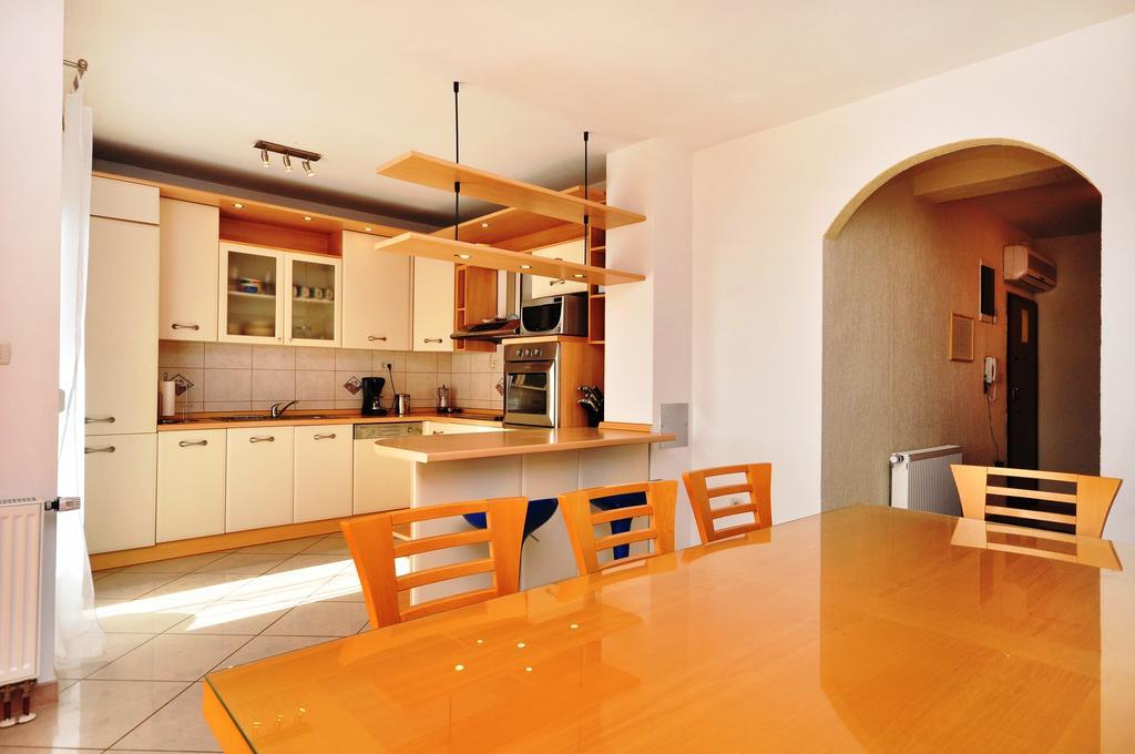 Apartment Luxury Cream Kaštela الغرفة الصورة
