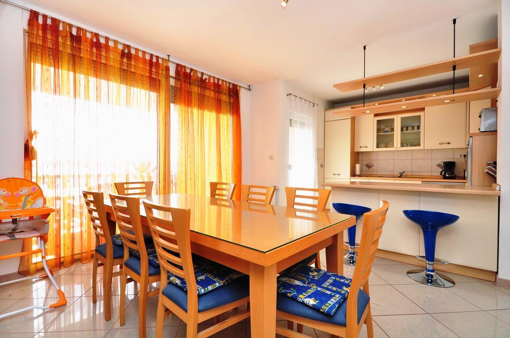 Apartment Luxury Cream Kaštela الغرفة الصورة
