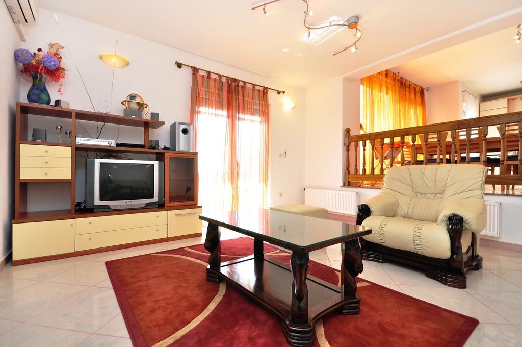 Apartment Luxury Cream Kaštela الغرفة الصورة